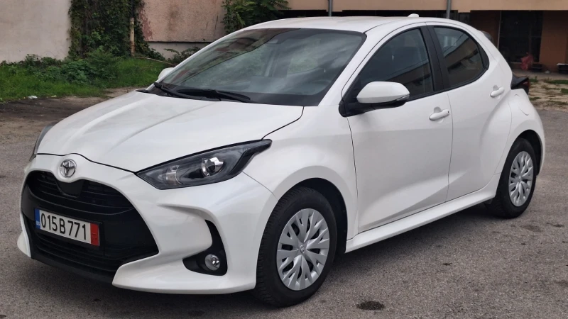 Toyota Yaris 1.0 i, снимка 3 - Автомобили и джипове - 47636968