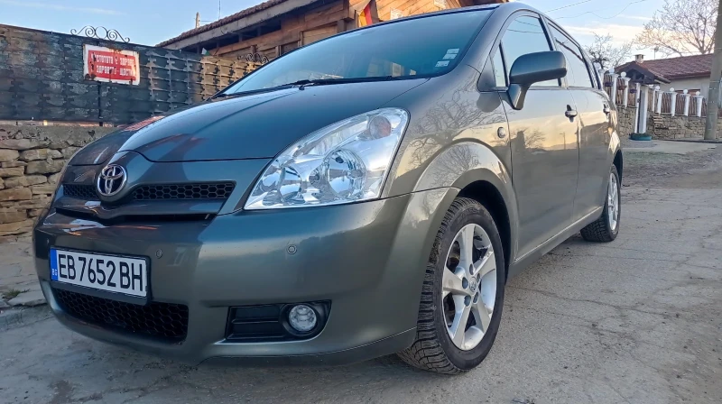 Toyota Corolla verso Топ състояние!, снимка 1 - Автомобили и джипове - 48725220