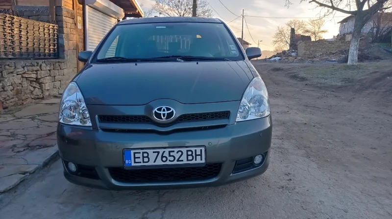 Toyota Corolla verso Топ състояние!, снимка 4 - Автомобили и джипове - 48725220