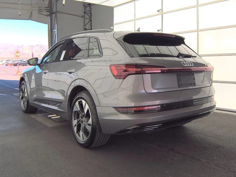 Audi E-Tron QUATTRO* PANO* DIGITAL* LANE ASSIST* 360* , снимка 8 - Автомобили и джипове - 48919066