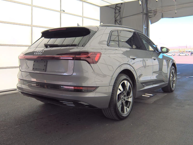 Audi E-Tron QUATTRO* PANO* DIGITAL* LANE ASSIST* 360* , снимка 5 - Автомобили и джипове - 48919066