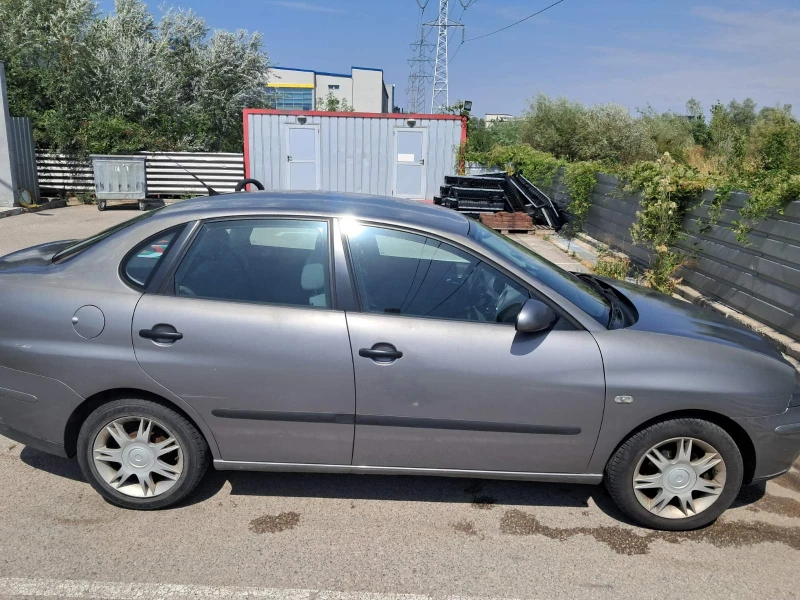 Seat Cordoba, снимка 3 - Автомобили и джипове - 52108898