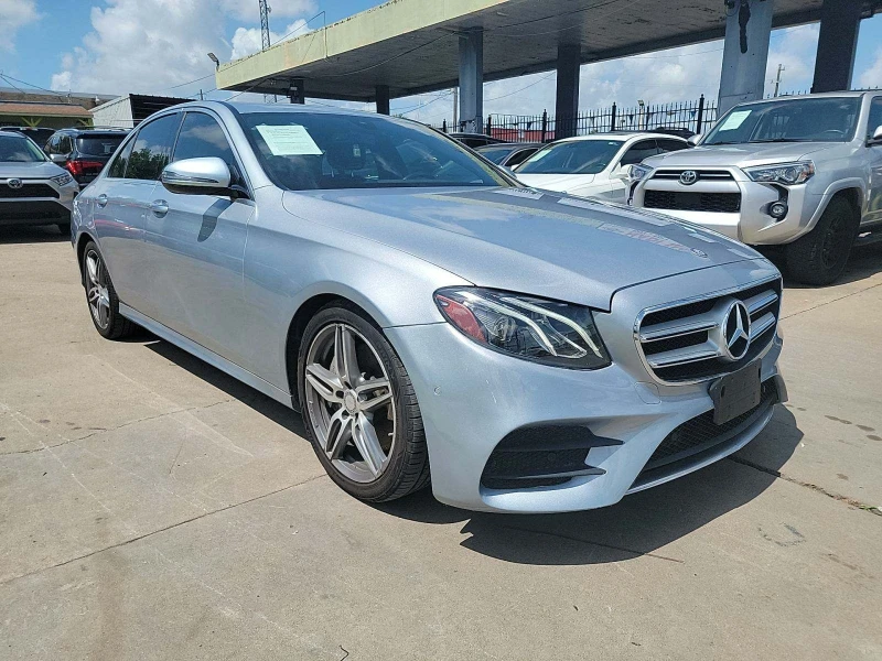 Mercedes-Benz E 300 4MATIC| НАВИГАЦИЯ| ЗАДНА КАМЕРА| ШИБЕДАХ, снимка 4 - Автомобили и джипове - 52911866