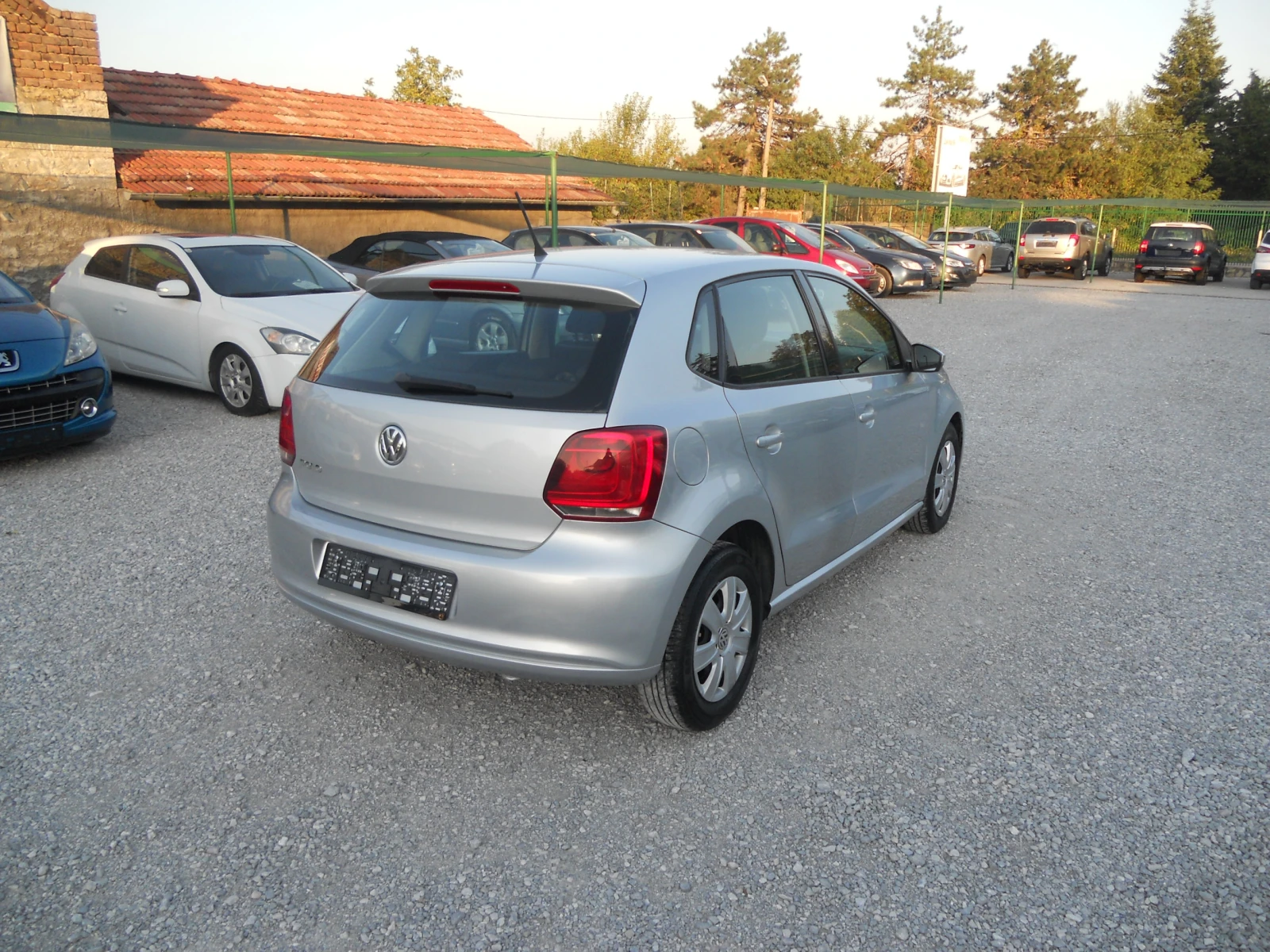 VW Polo 1.2TDIЛизинг! РЕАЛНИ КИЛОМЕТРИ+ СЕРВИЗНИ ДОКУМЕНТИ - изображение 4