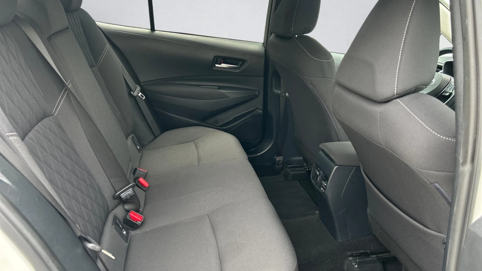 Toyota Corolla 1. 5i  Executive, Месечна вноска от 307 лв. - изображение 7