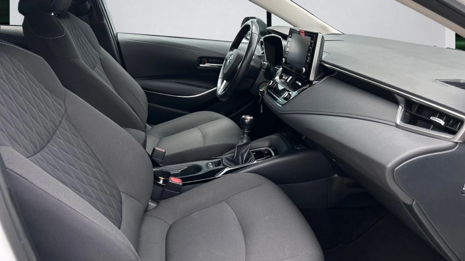 Toyota Corolla 1. 5i  Executive, Месечна вноска от 307 лв. - изображение 6