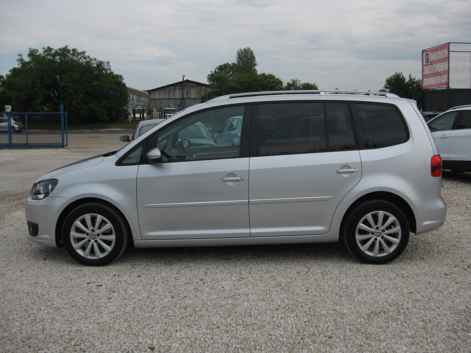 VW Touran 2, 0 TDI  140 к.с. - изображение 8