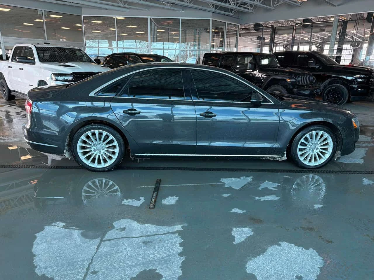 Audi A8 * 3.0T * CARFAX * ЦЕНА ДО БГ, снимка 3 - Автомобили и джипове - 53858472
