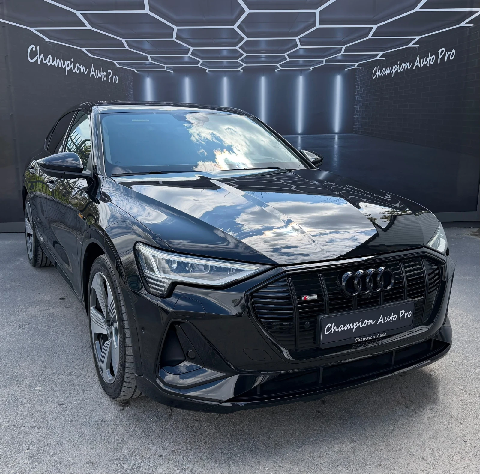 Audi E-Tron S-Line HUD/KAM360/B&O, снимка 3 - Автомобили и джипове - 54386749