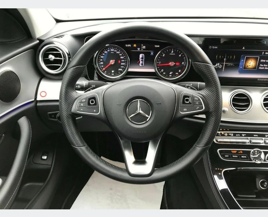 Mercedes-Benz E 220, снимка 12 - Автомобили и джипове - 54593921
