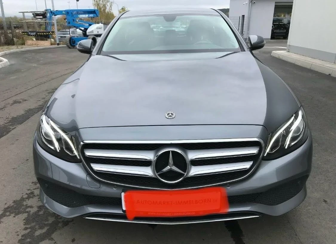 Mercedes-Benz E 220, снимка 2 - Автомобили и джипове - 54593921