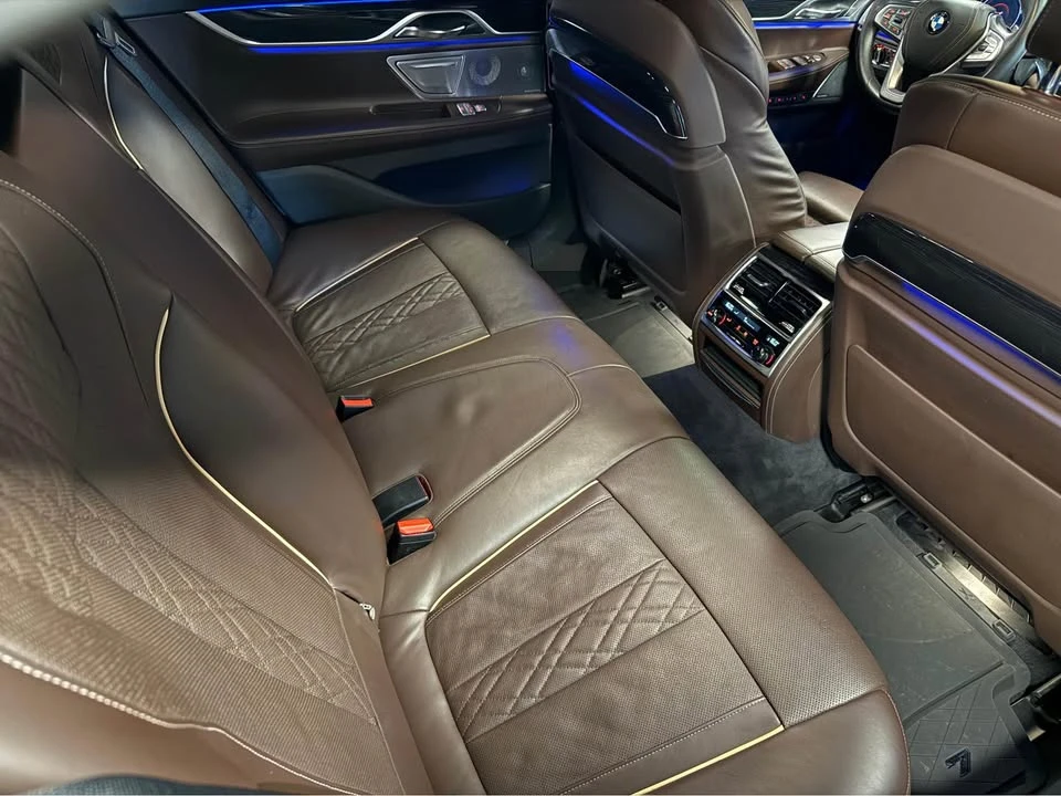 BMW 750 * xDrive* АВТОКРЕДИТ БЕЗ ПЪРВОНАЧАЛНА ВНОСКА* , снимка 5 - Автомобили и джипове - 55151490