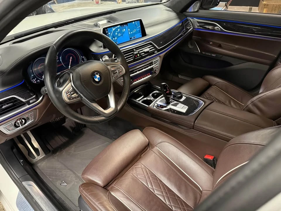BMW 750 * xDrive* АВТОКРЕДИТ БЕЗ ПЪРВОНАЧАЛНА ВНОСКА* , снимка 11 - Автомобили и джипове - 55151490