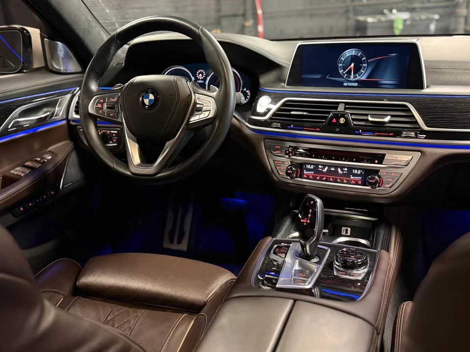 BMW 750 * xDrive* АВТОКРЕДИТ БЕЗ ПЪРВОНАЧАЛНА ВНОСКА* , снимка 8 - Автомобили и джипове - 55151490