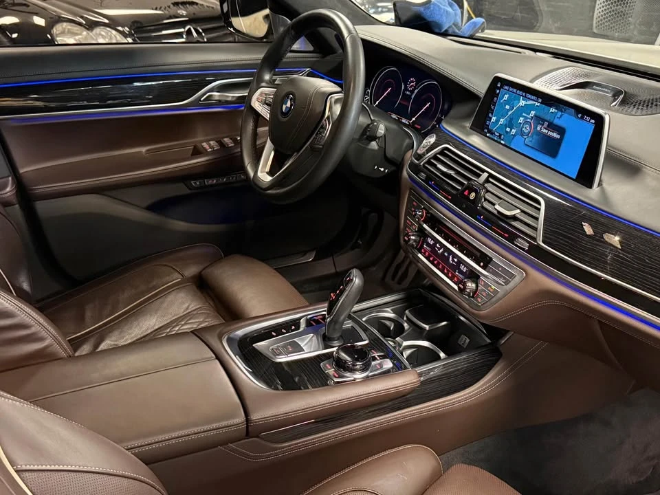 BMW 750 * xDrive* АВТОКРЕДИТ БЕЗ ПЪРВОНАЧАЛНА ВНОСКА* , снимка 13 - Автомобили и джипове - 55151490