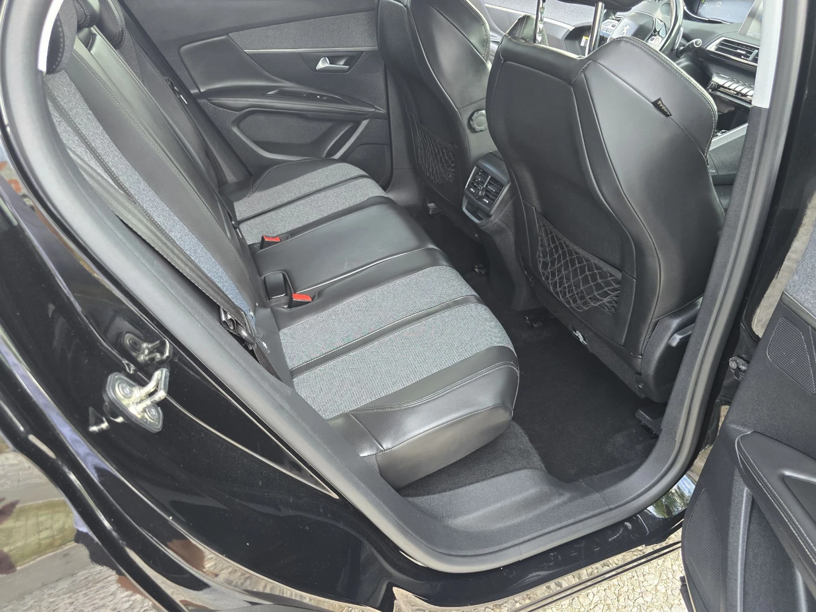 Peugeot 3008 1.5 HDI ALLURE AUTOMAT, снимка 16 - Автомобили и джипове - 55210770