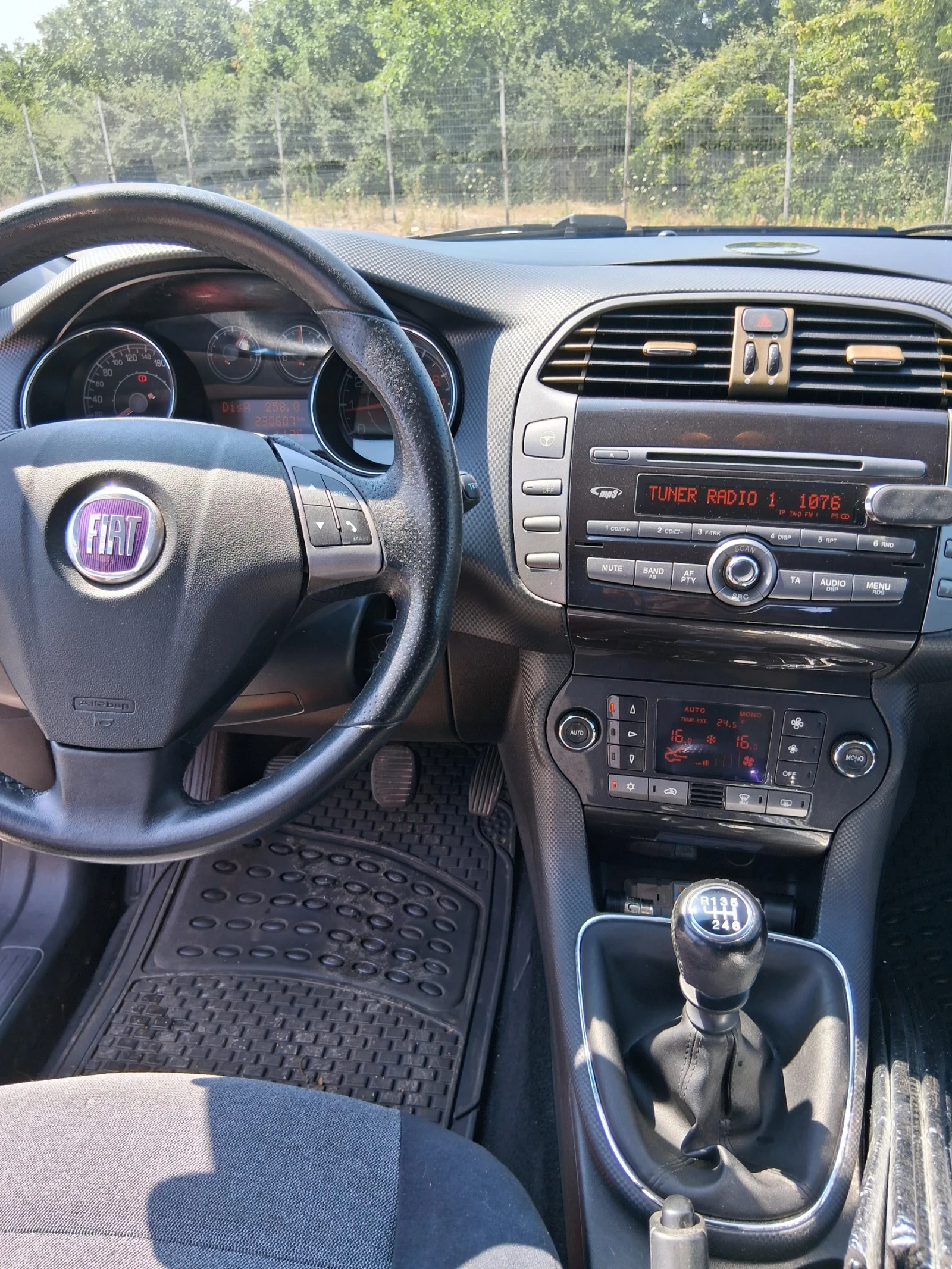 Fiat Bravo 1.4t-jet Turbo, снимка 8 - Автомобили и джипове - 55415376