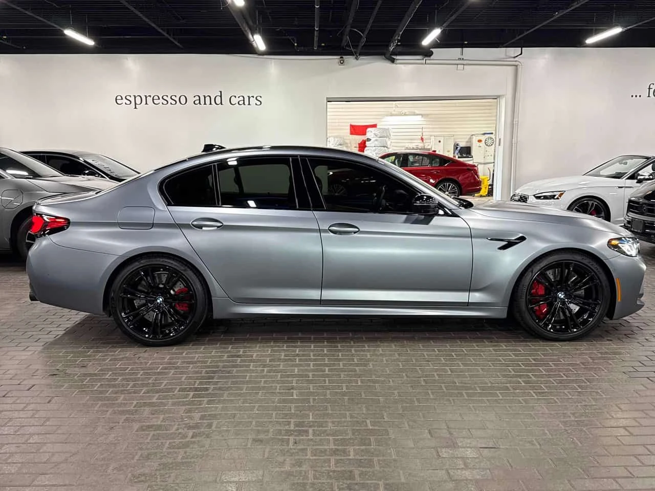 BMW M5 Competition xDrive | CARFAX | АВТОКРЕДИТ , снимка 4 - Автомобили и джипове - 55500407