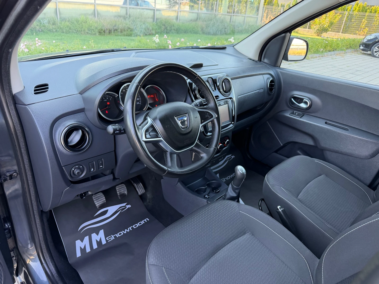 Dacia Lodgy 1.6-ГАЗ-BRC-7МЕСТА-НАВИГАЦИЯ-ПОДГРЕВ-ПАРКТРОНИК, снимка 9 - Автомобили и джипове - 55639152
