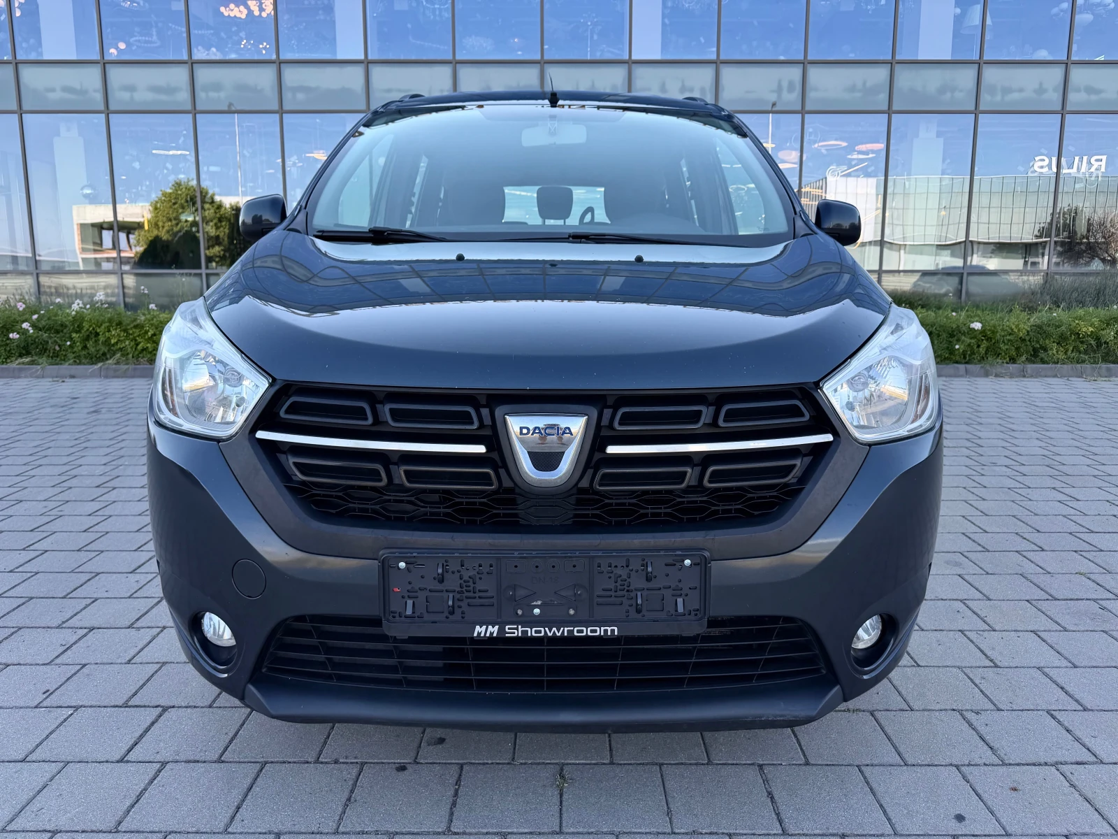 Dacia Lodgy 1.6-ГАЗ-BRC-7МЕСТА-НАВИГАЦИЯ-ПОДГРЕВ-ПАРКТРОНИК, снимка 2 - Автомобили и джипове - 55639152
