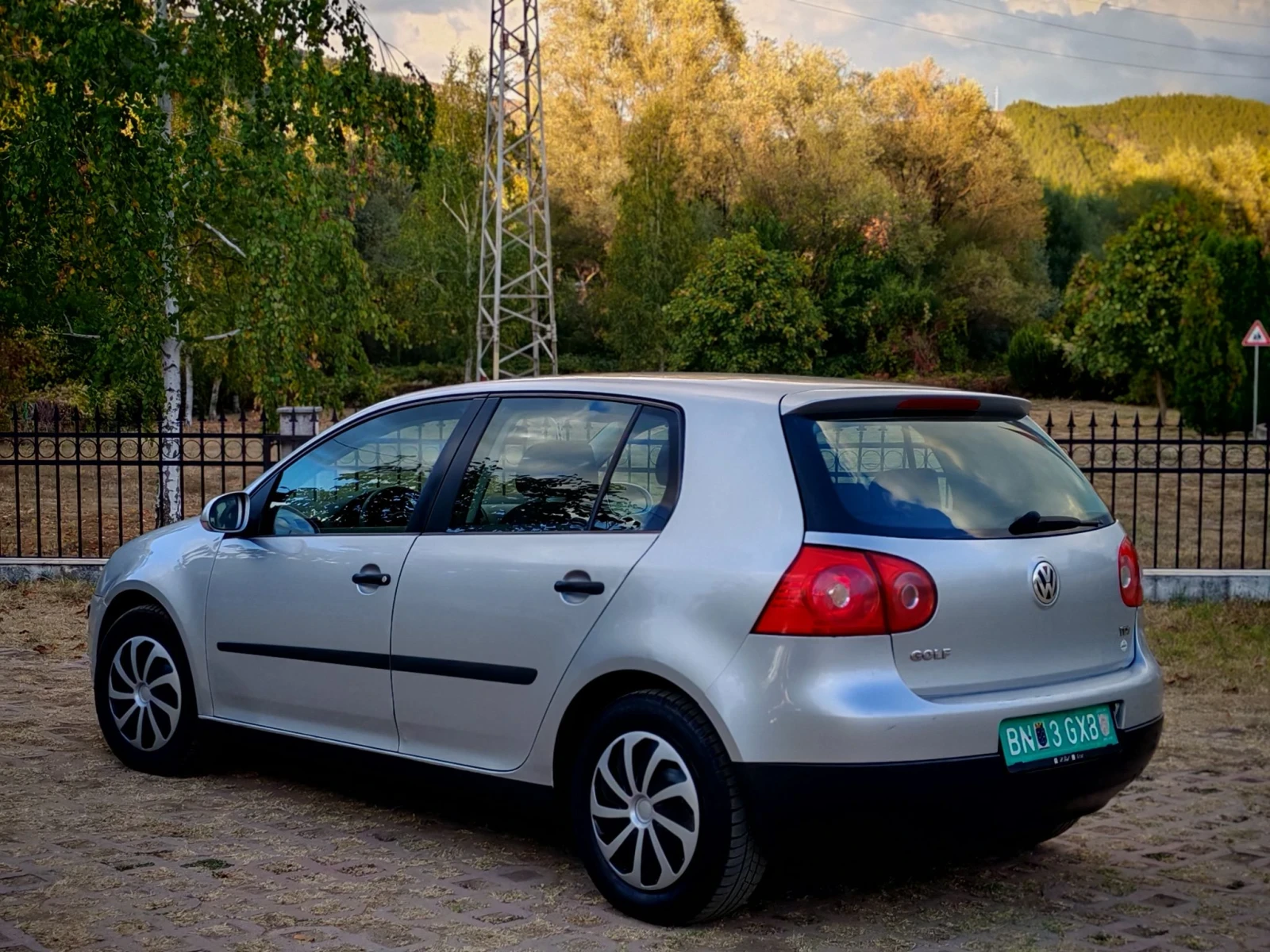 VW Golf 1.9TDI(90)* КЛИМАТРОНИК* НОВ ВНОС* , снимка 4 - Автомобили и джипове - 56184271