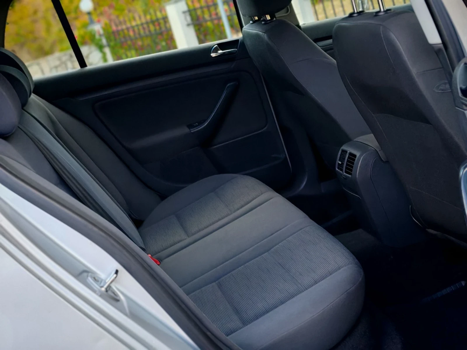 VW Golf 1.9TDI(90)* КЛИМАТРОНИК* НОВ ВНОС* , снимка 14 - Автомобили и джипове - 56184271