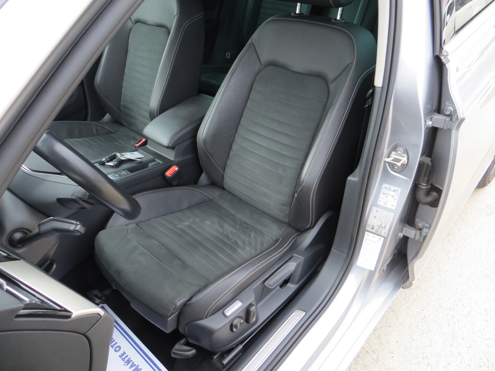VW Passat 2.0TD-SCR-EVO-EXECUTIVE-DIGITAL COCKPIT, снимка 10 - Автомобили и джипове - 56680069
