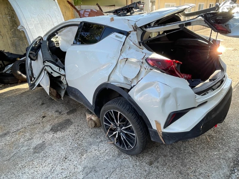 Toyota C-HR 1.8-Хибрид-Фейс-20хл.км, снимка 11 - Автомобили и джипове - 47430794