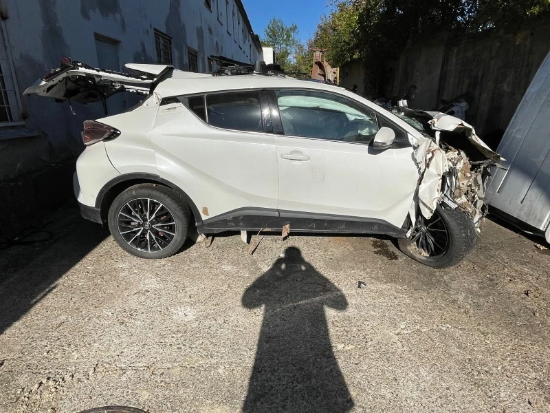 Toyota C-HR 1.8-Хибрид-Фейс-20хл.км, снимка 10 - Автомобили и джипове - 47430794