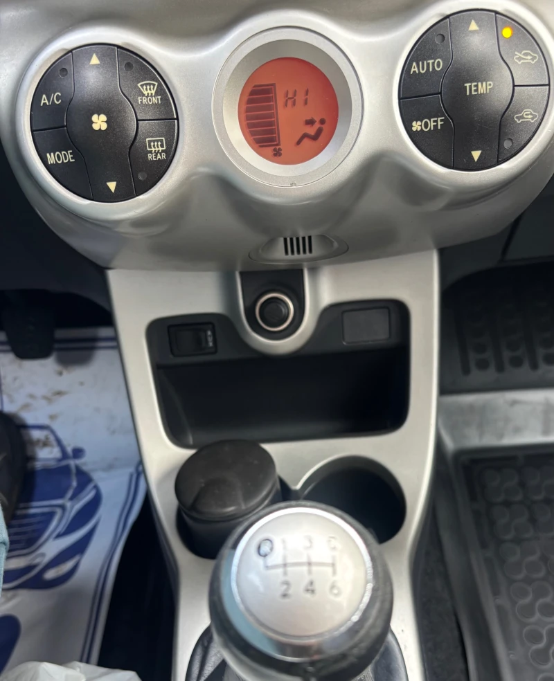 Toyota Urban Cruiser 1.3i, снимка 14 - Автомобили и джипове - 52212961