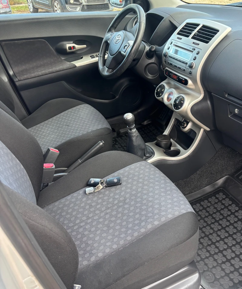 Toyota Urban Cruiser 1.3i, снимка 11 - Автомобили и джипове - 52212961
