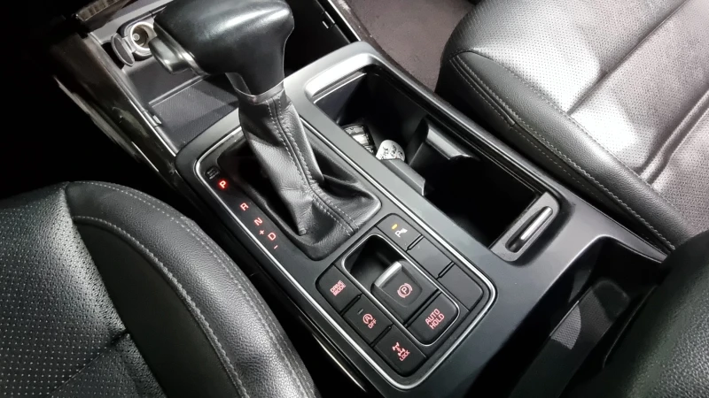 Kia Sorento 4x4 / NOBLESSE / ПЪЛНА СЕРВИЗНА ИСТОРИЯ !!!, снимка 12 - Автомобили и джипове - 52617635