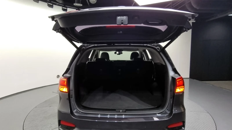 Kia Sorento 4x4 / NOBLESSE / ПЪЛНА СЕРВИЗНА ИСТОРИЯ !!!, снимка 5 - Автомобили и джипове - 52617635