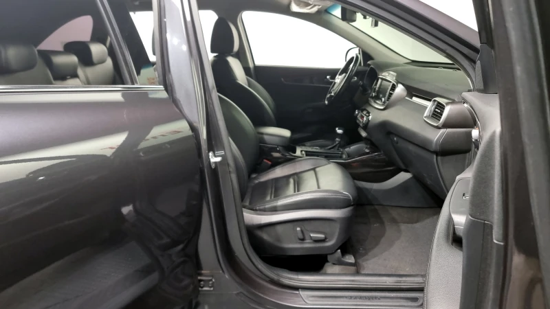 Kia Sorento 4x4 / NOBLESSE / ПЪЛНА СЕРВИЗНА ИСТОРИЯ !!!, снимка 10 - Автомобили и джипове - 52617635