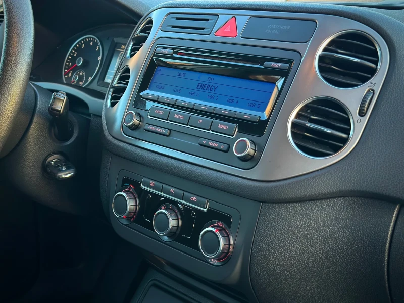 VW Tiguan, снимка 9 - Автомобили и джипове - 53264297