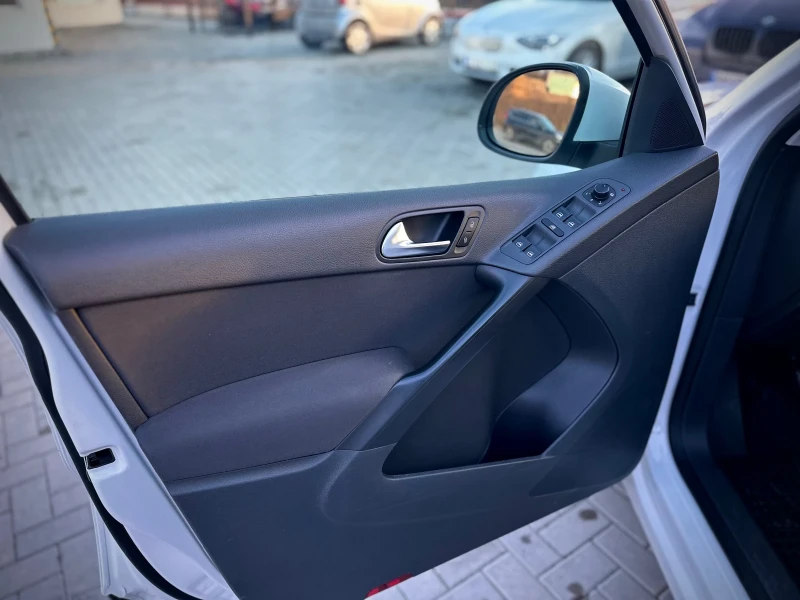 VW Tiguan, снимка 14 - Автомобили и джипове - 53264297