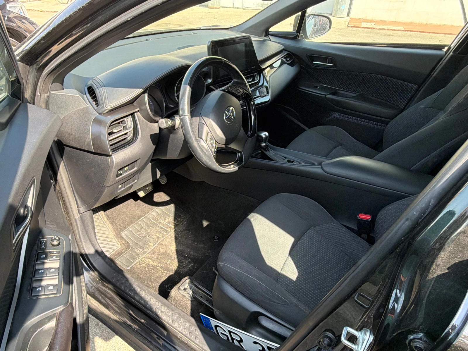 Toyota C-HR 1.8-2.0-Хибрид , снимка 4 - Автомобили и джипове - 55934049