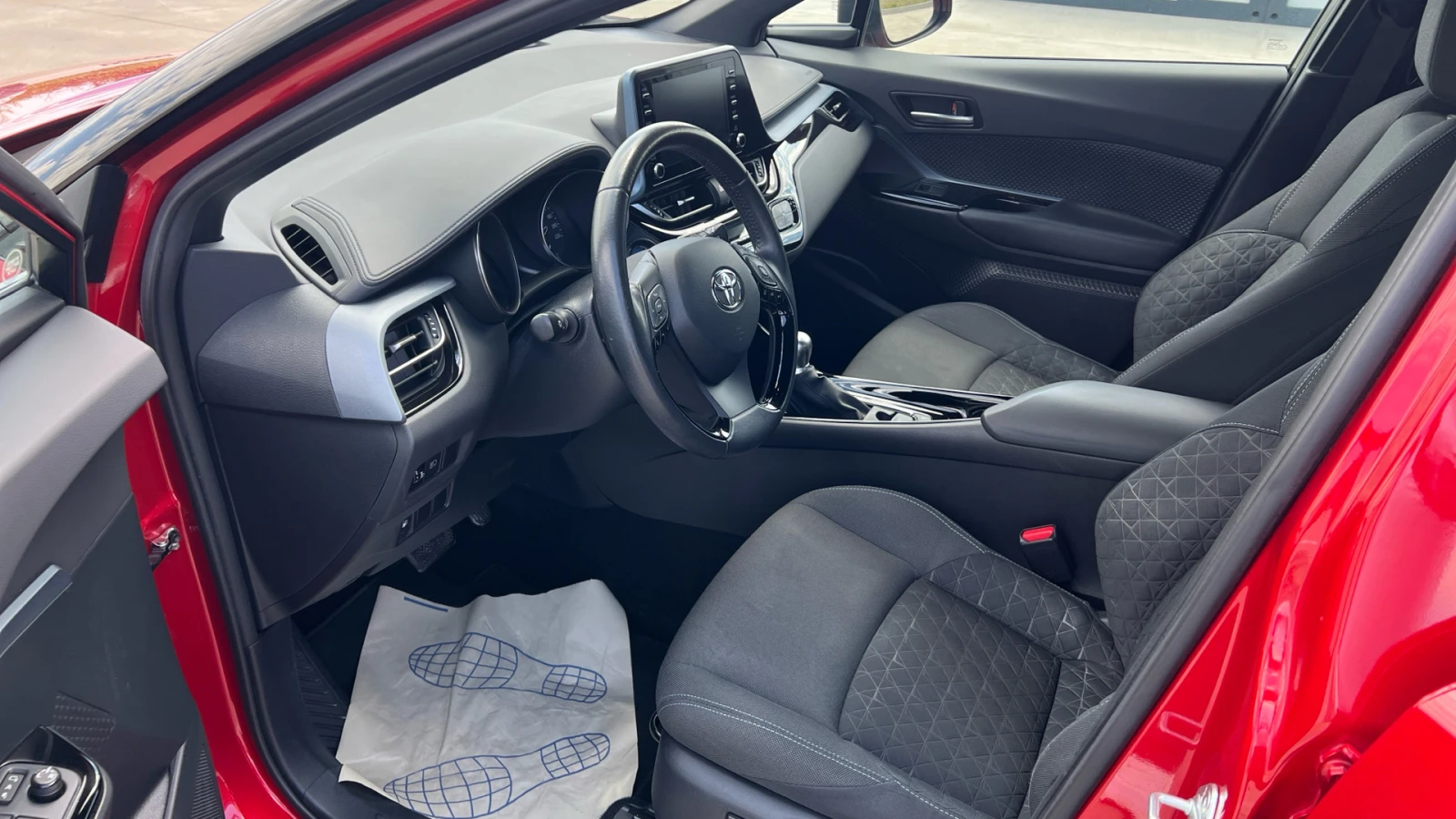 Toyota C-HR 2.0 HSD CLUB BiTone - изображение 10