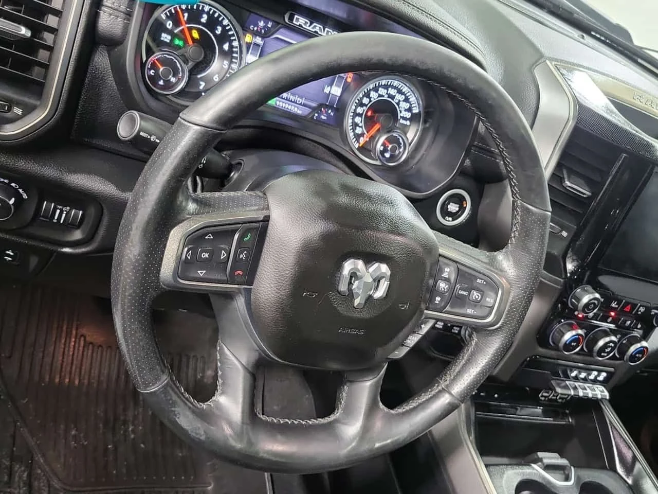 Dodge RAM 1500 5.7 Hemi * SPORT CREW CAB STD BED * CARFAX *  - изображение 8