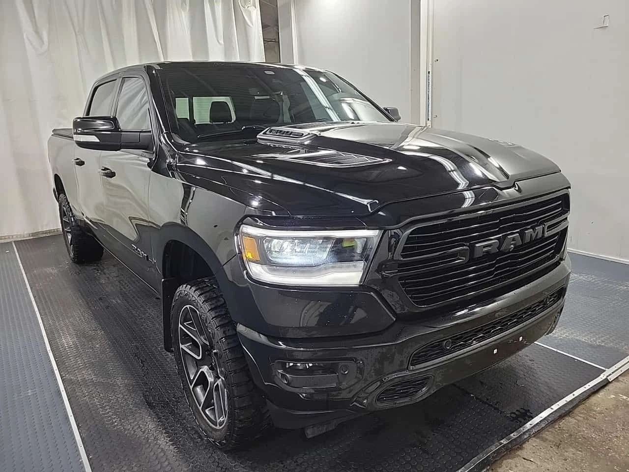 Dodge RAM 1500 5.7 Hemi * SPORT CREW CAB STD BED * CARFAX *  - изображение 2