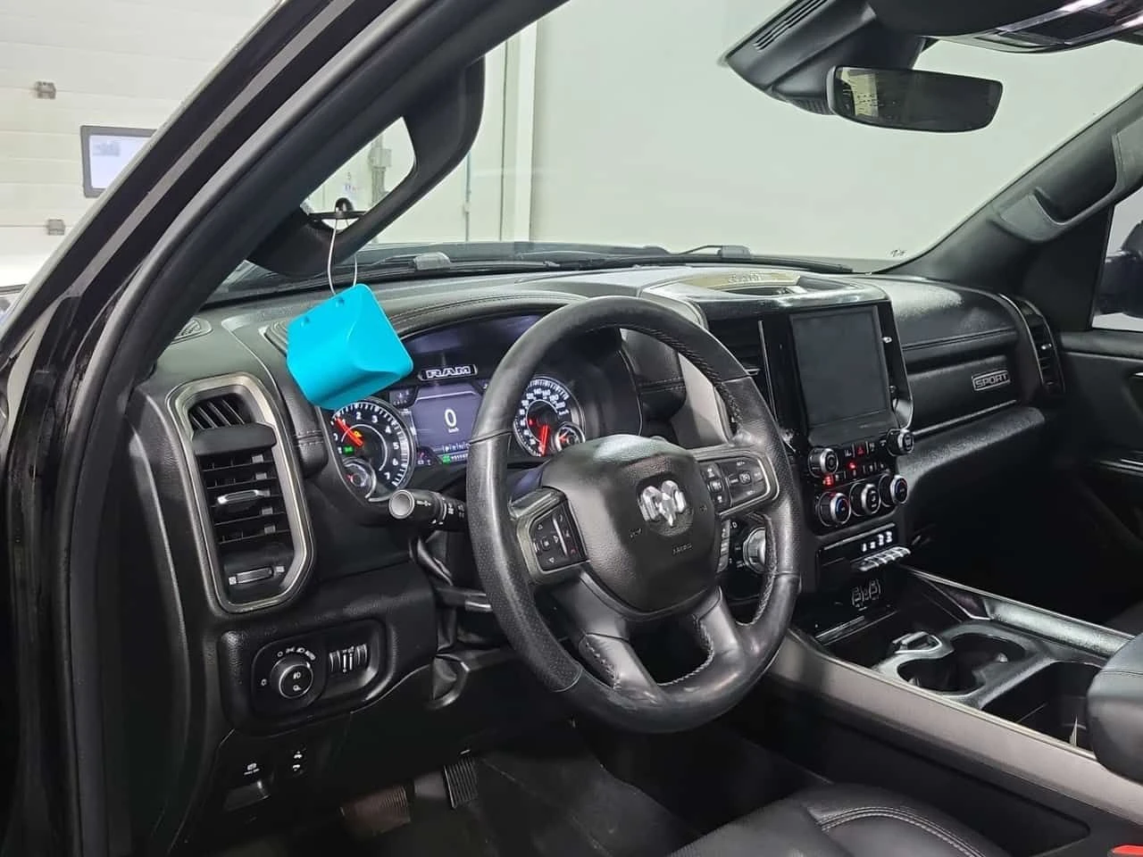 Dodge RAM 1500 5.7 Hemi * SPORT CREW CAB STD BED * CARFAX *  - изображение 7