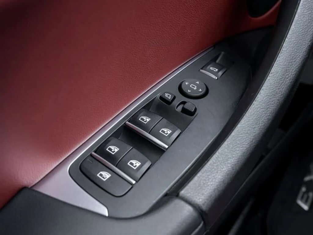 BMW X3 * xDrive30i/PremEssential/MSport/CleanCarFax/1Owne, снимка 7 - Автомобили и джипове - 53760120