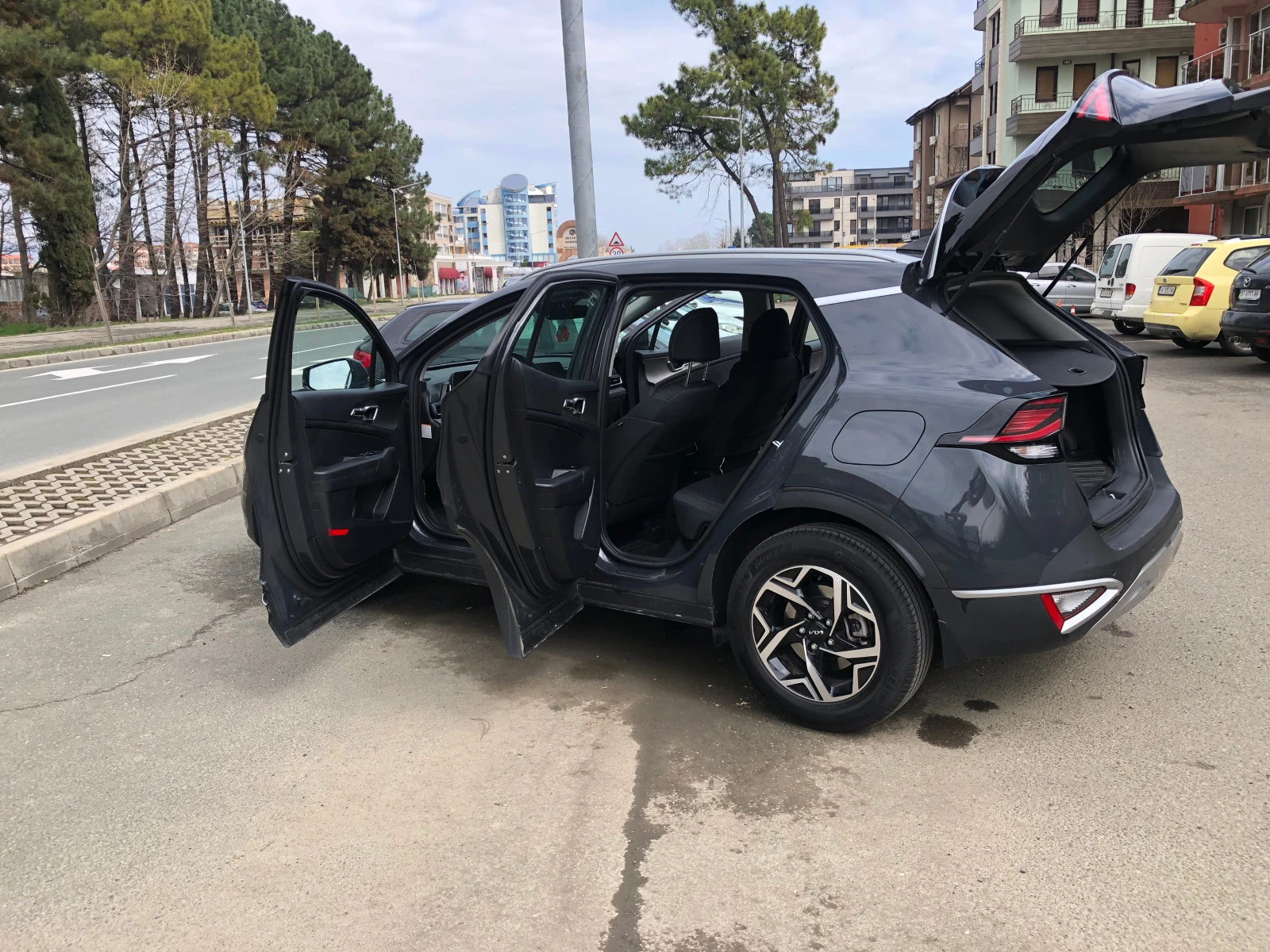 Kia Sportage 1.6D MHEV, снимка 4 - Автомобили и джипове - 54045395