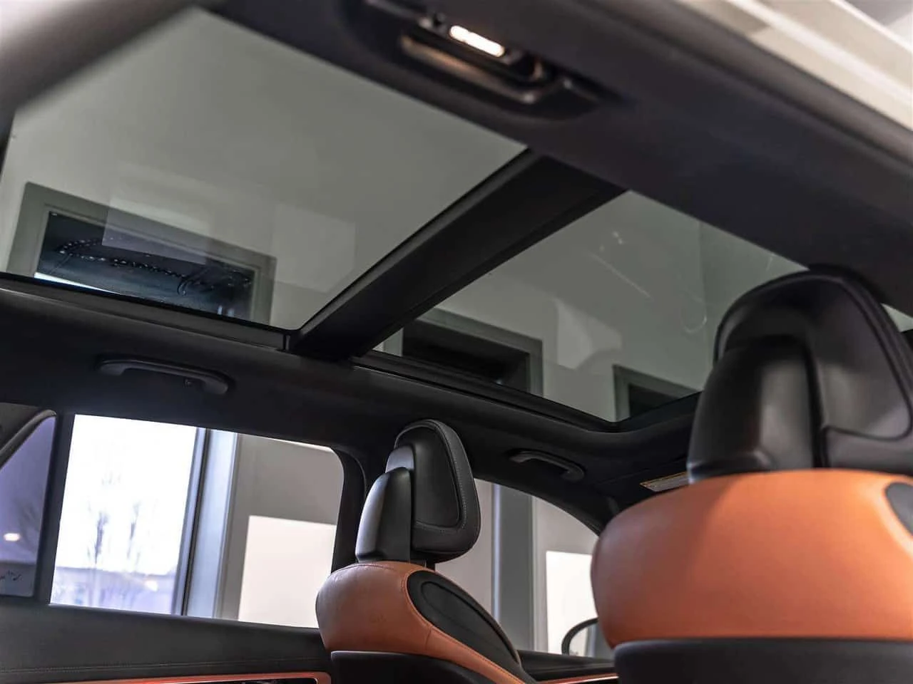 Mercedes-Benz GLC 300 AMG NIGHT BURMESTER 4MATIC  CARFAX, снимка 12 - Автомобили и джипове - 54159589