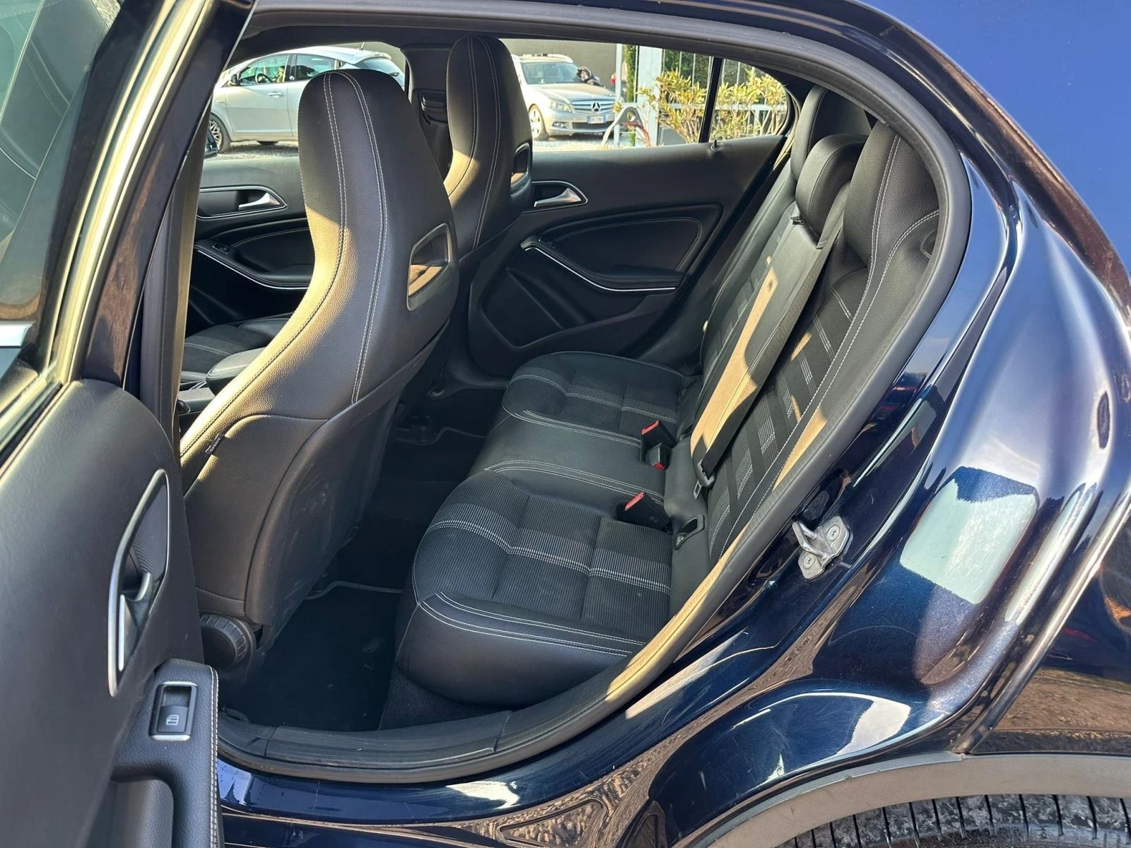 Mercedes-Benz GLA 200 Automatic 4Matic Premium, снимка 14 - Автомобили и джипове - 54170747