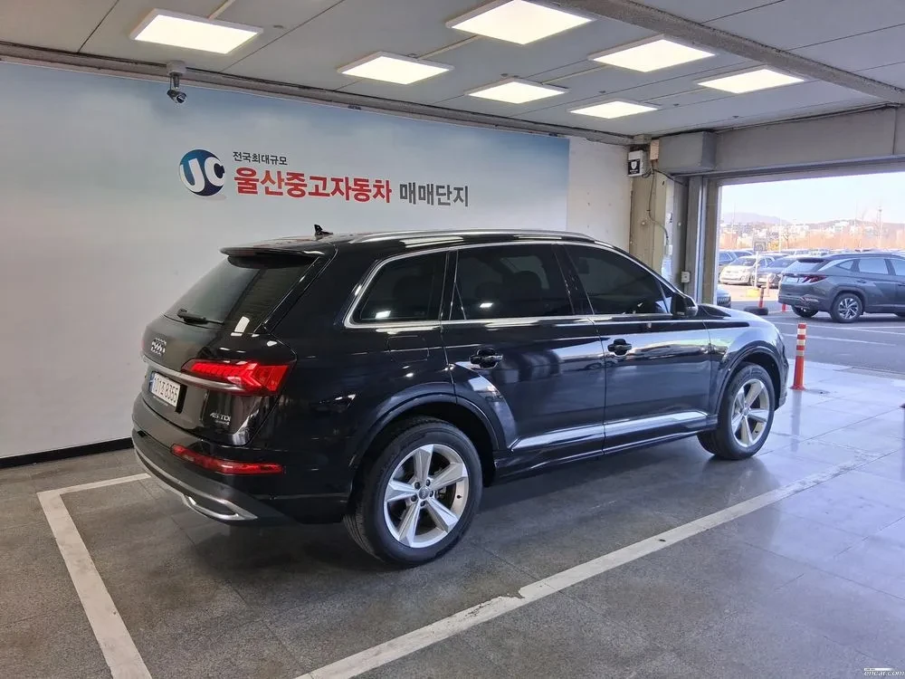 Audi Q7 MATRIX* DISTRONIK* PANO* ОБДУХ* КРАЙНА ЦЕНА, снимка 3 - Автомобили и джипове - 54171771