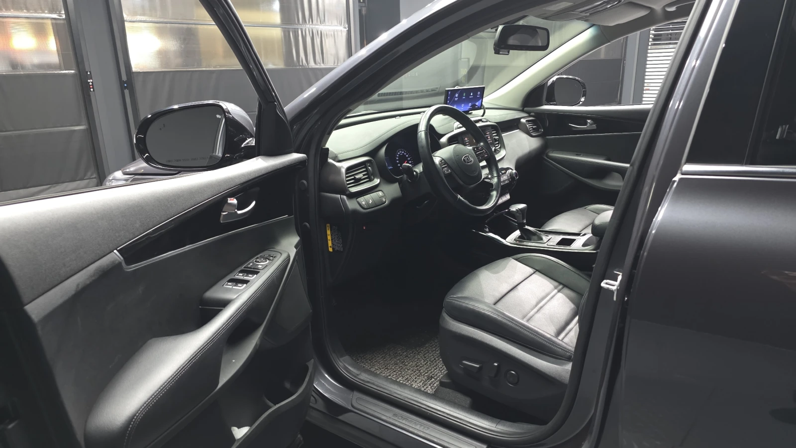 Kia Sorento 2.0T* BLIND SPOT* ПОДГРЕВ ВОЛАН* КРАЙНА ЦЕНА, снимка 10 - Автомобили и джипове - 55302248