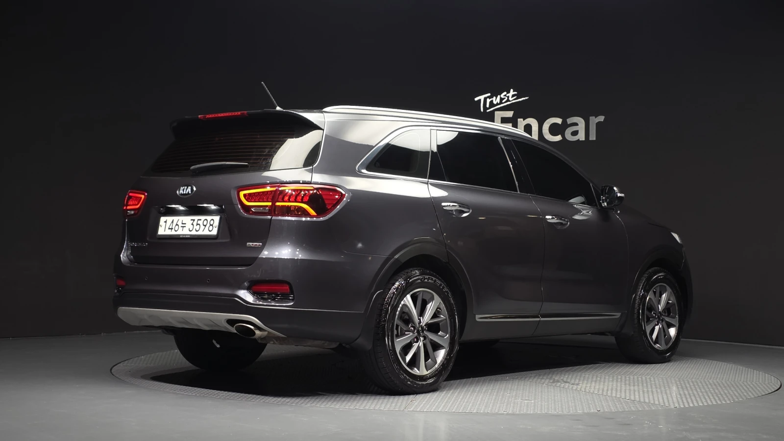 Kia Sorento 2.0T* BLIND SPOT* ПОДГРЕВ ВОЛАН* КРАЙНА ЦЕНА, снимка 2 - Автомобили и джипове - 55302248