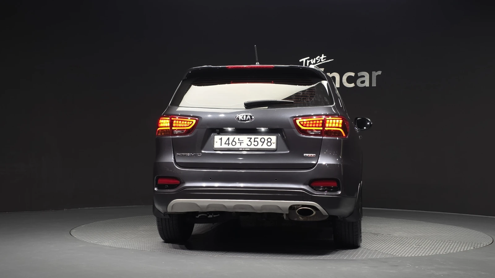 Kia Sorento 2.0T* BLIND SPOT* ПОДГРЕВ ВОЛАН* КРАЙНА ЦЕНА, снимка 4 - Автомобили и джипове - 55302248
