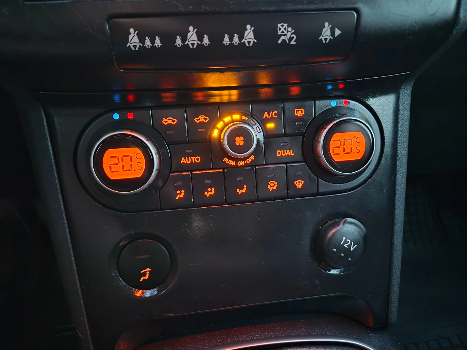 Nissan Qashqai 1.5 DCI Германия Нави Кожа Панорама Ксенон Keyless, снимка 14 - Автомобили и джипове - 55533644
